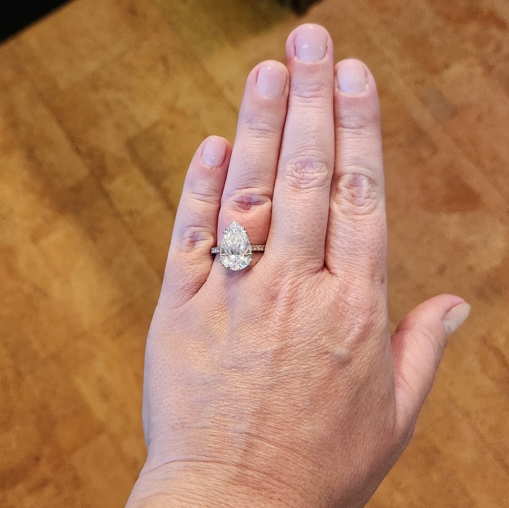6.5 Carat IGI Pear Cut Platinum Diamond Ring! - Picture 8 of 16